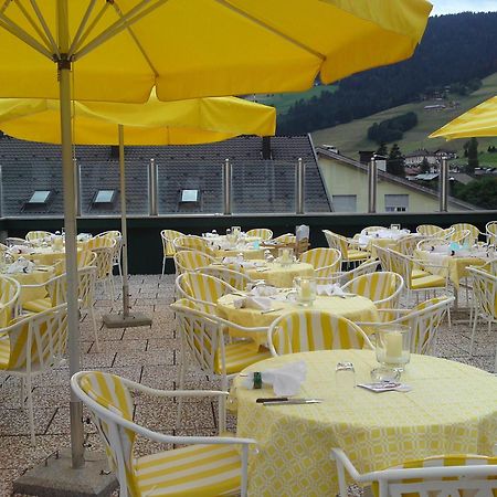 Hotel Cavallino Bianco - Weisses Roessl San Candido Kültér fotó
