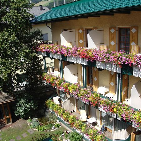 Hotel Cavallino Bianco - Weisses Roessl San Candido Kültér fotó