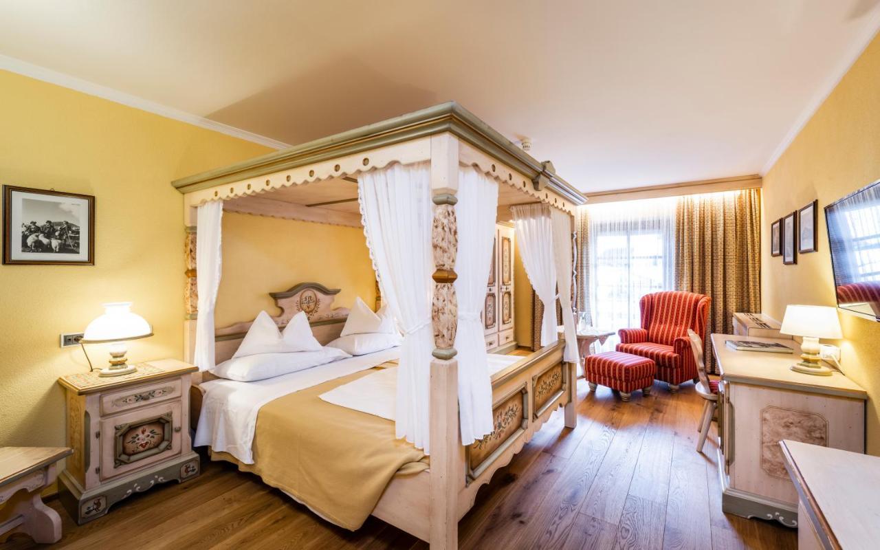 Hotel Cavallino Bianco - Weisses Roessl San Candido Kültér fotó