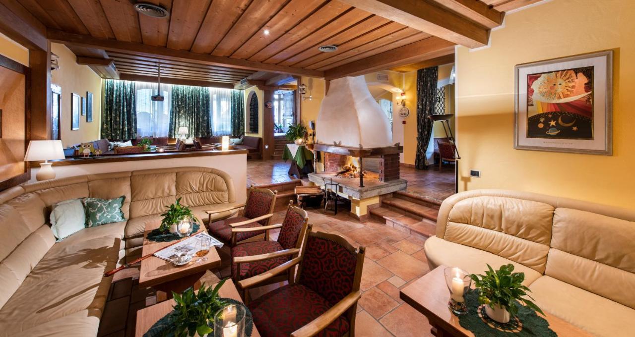 Hotel Cavallino Bianco - Weisses Roessl San Candido Kültér fotó
