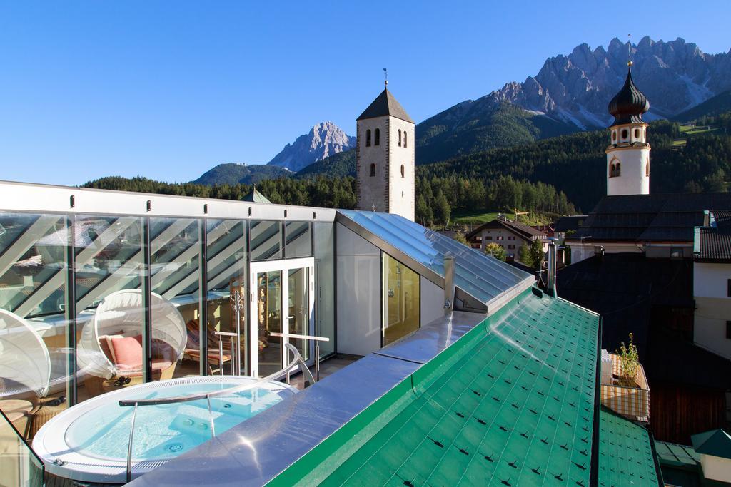 Hotel Cavallino Bianco - Weisses Roessl San Candido Kültér fotó