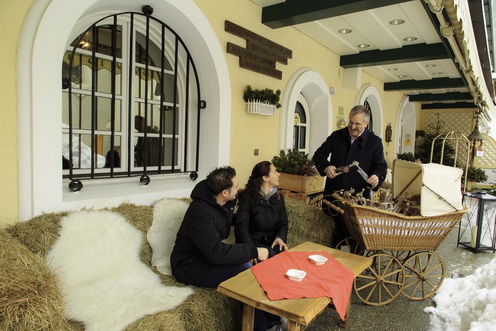 Hotel Cavallino Bianco - Weisses Roessl San Candido Kültér fotó