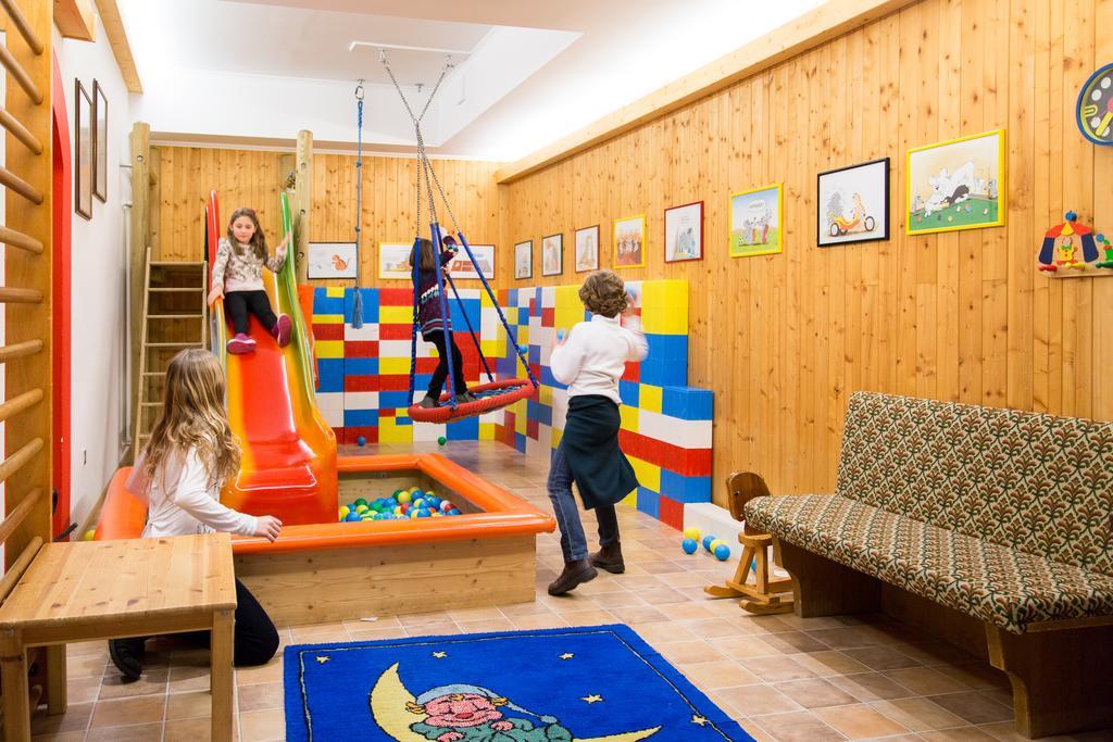 Hotel Cavallino Bianco - Weisses Roessl San Candido Kültér fotó