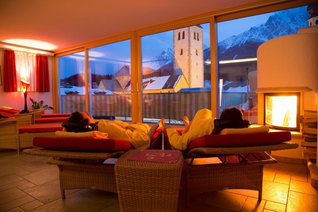 Hotel Cavallino Bianco - Weisses Roessl San Candido Kültér fotó