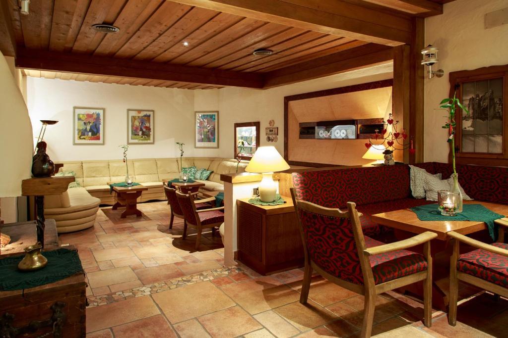 Hotel Cavallino Bianco - Weisses Roessl San Candido Kültér fotó
